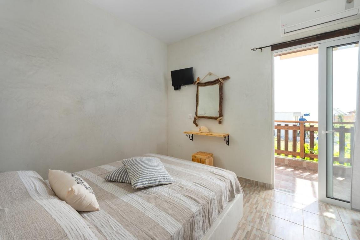 Christos Studios And Family Apartments Stegna 外观 照片