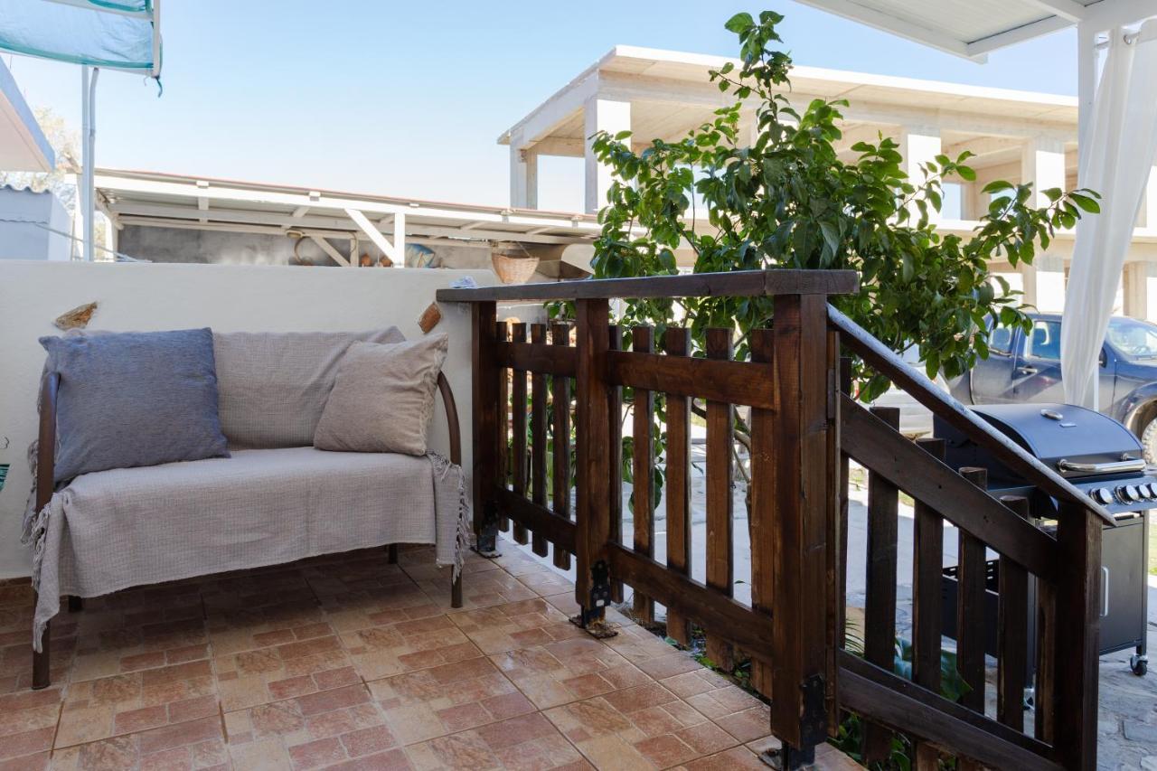 Christos Studios And Family Apartments Stegna 外观 照片