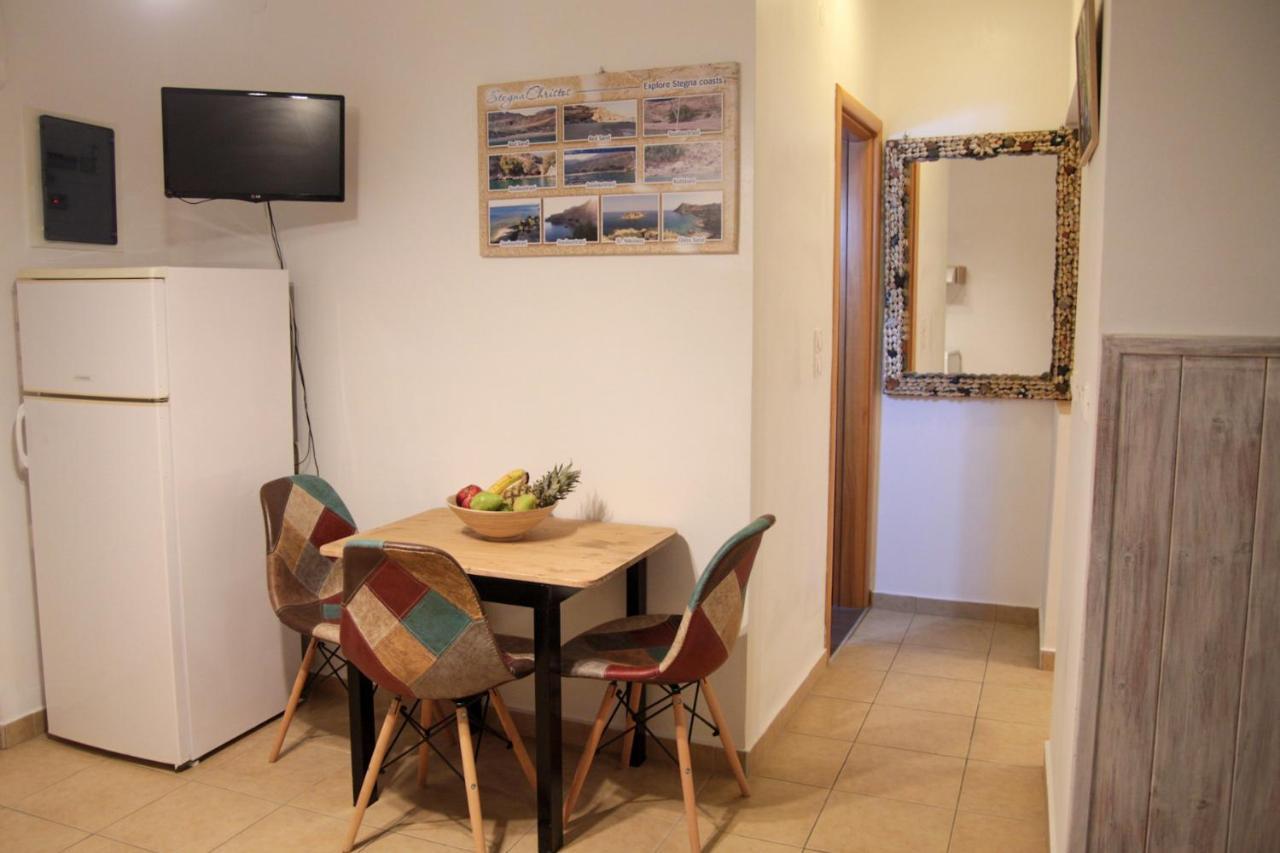 Christos Studios And Family Apartments Stegna 外观 照片