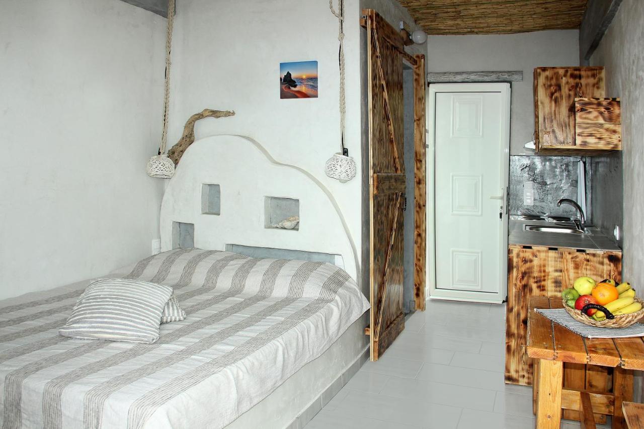 Christos Studios And Family Apartments Stegna 外观 照片