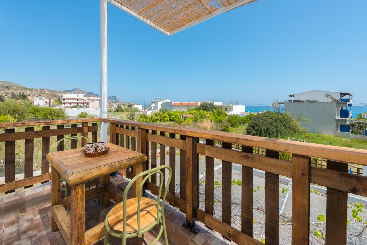 Christos Studios And Family Apartments Stegna 外观 照片