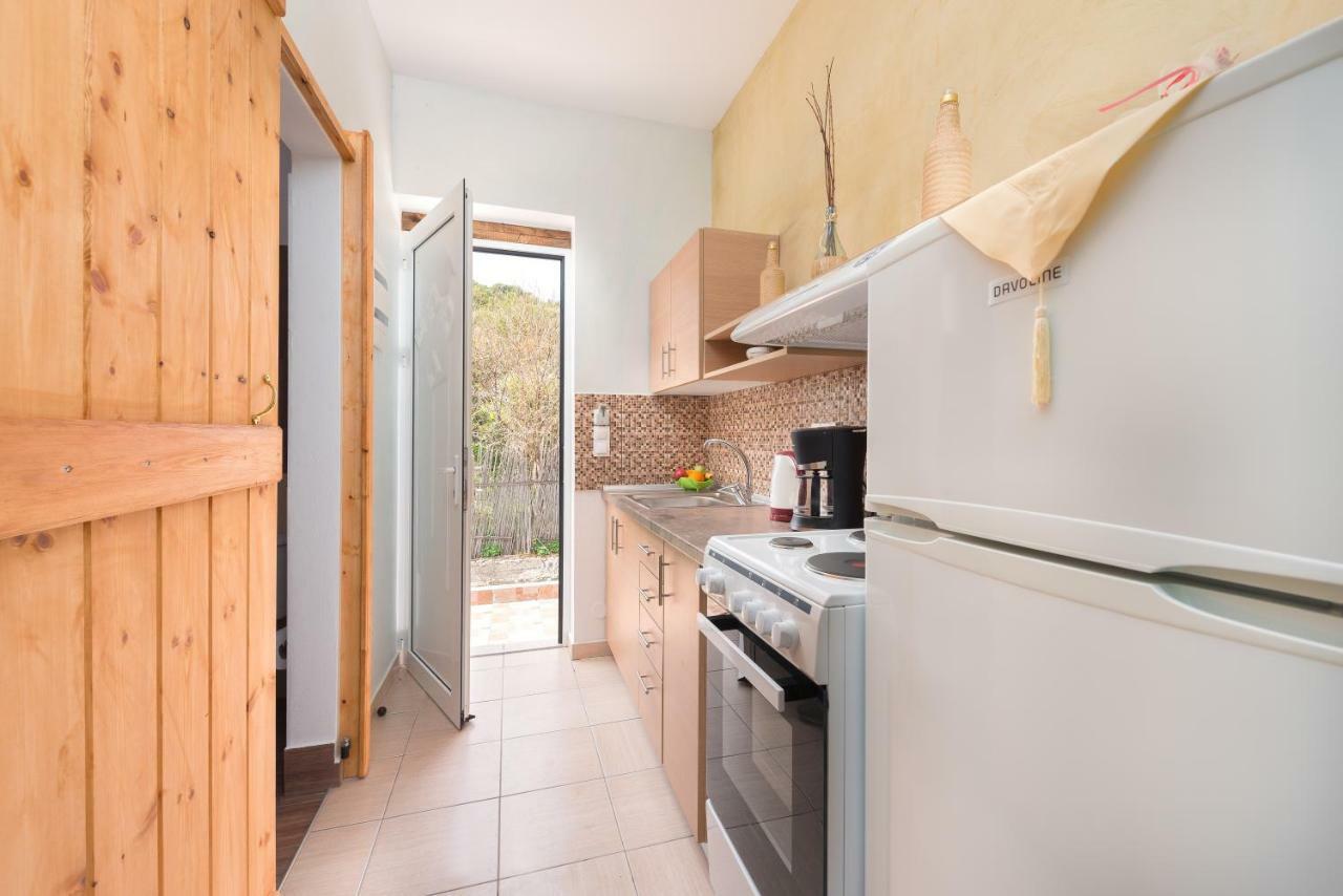 Christos Studios And Family Apartments Stegna 外观 照片